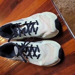 Womens size 11 on clouds